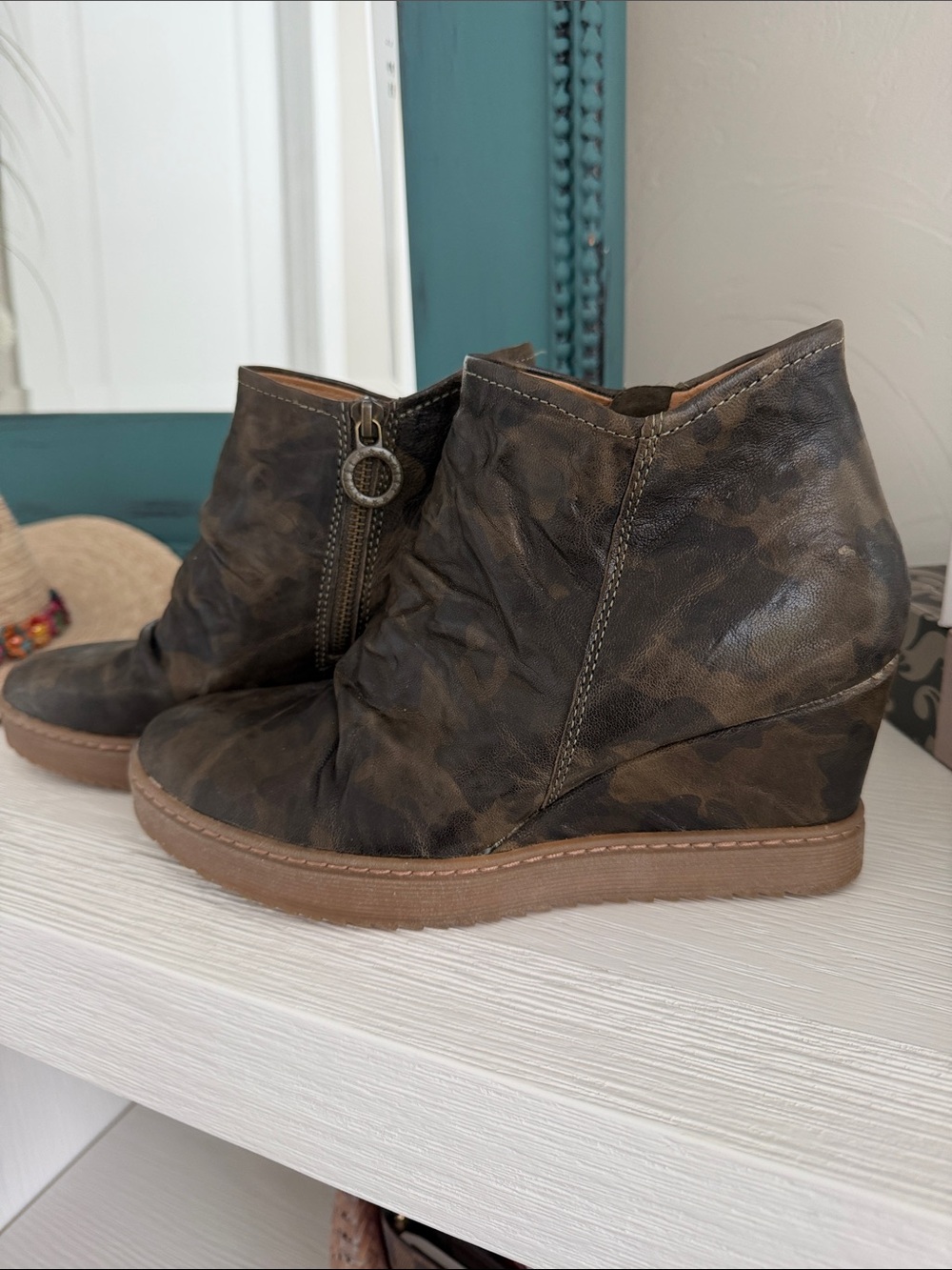 Sofft Wedge Ankle Booties in Camo. Size 9.5. Aqua Sofft.